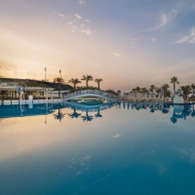 Acapulco Resort Convention Spa Hotel